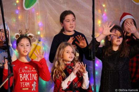 Miklavžev koncert na Osnovni šoli Toma Brejca napolnil telovadnico do zadnjega kotička (34)